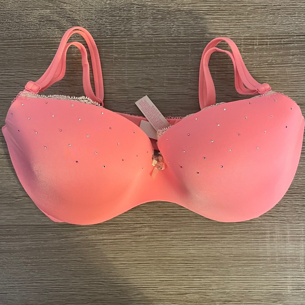 Victoria Secret Push Up Bra. 36D.